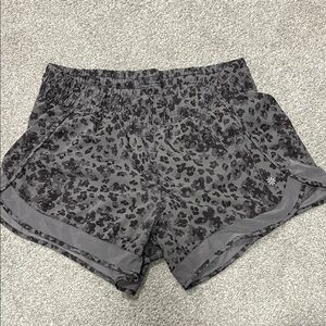 Athleta Mesh Racer Run 4” Gray Leopard Print Athletic Shorts